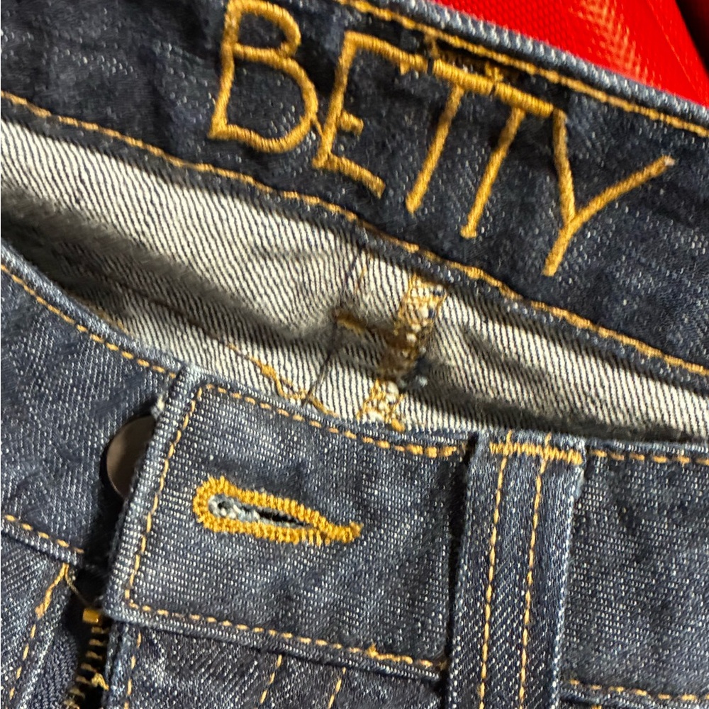 Betty Dark Blue women’s Jeans with Contrast Stitching